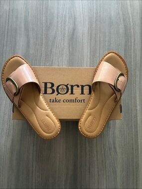 NWT BORN MIARRA SANDALS. Size 8